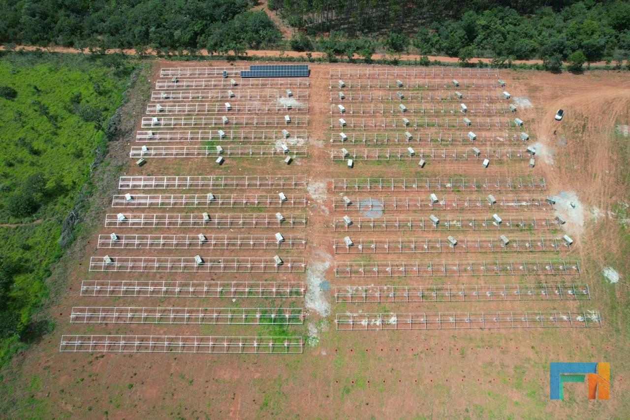 Usina solar de solo, vista ampla